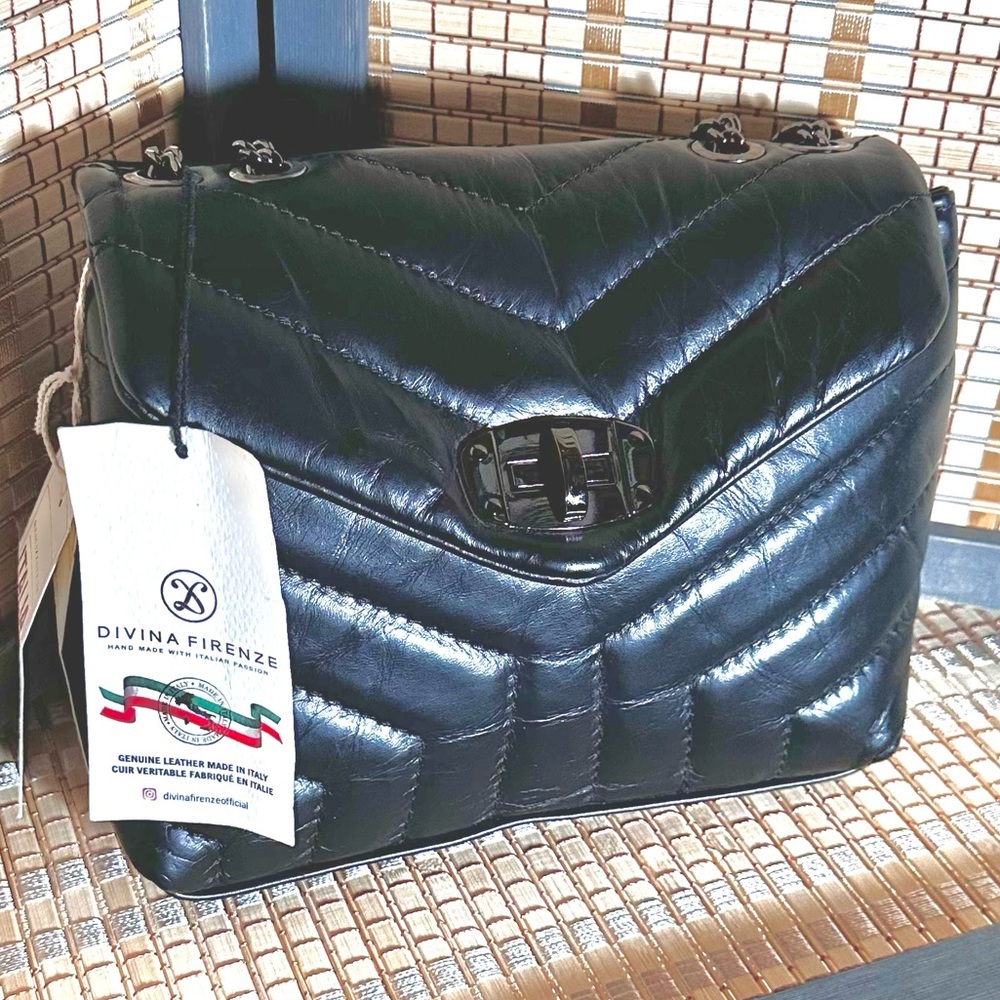 Divina Firenze Quilted Leather Bridget Handbag w/Chain Shoulder Strap - Picture 4 of 10